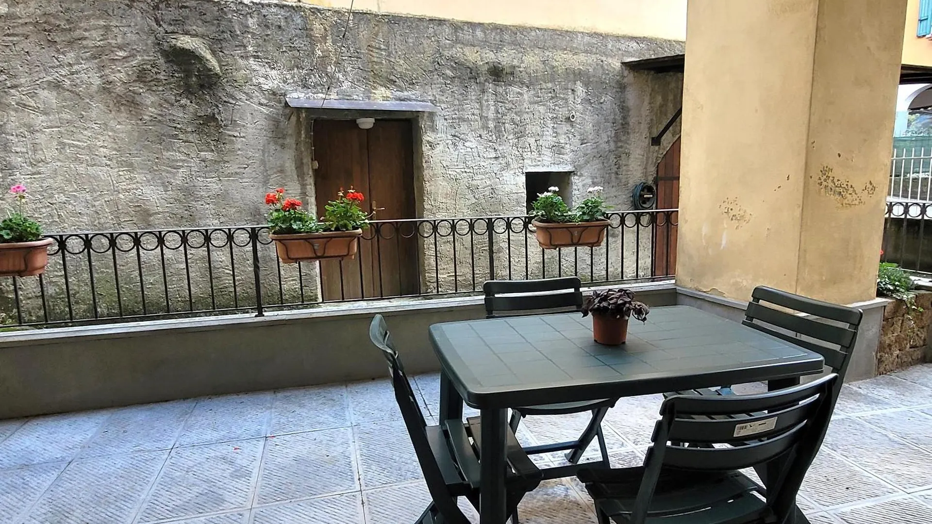 Дом отдыха Il Cortiletto Mountain Lake Iseo Hospitality Коста Вольпино
